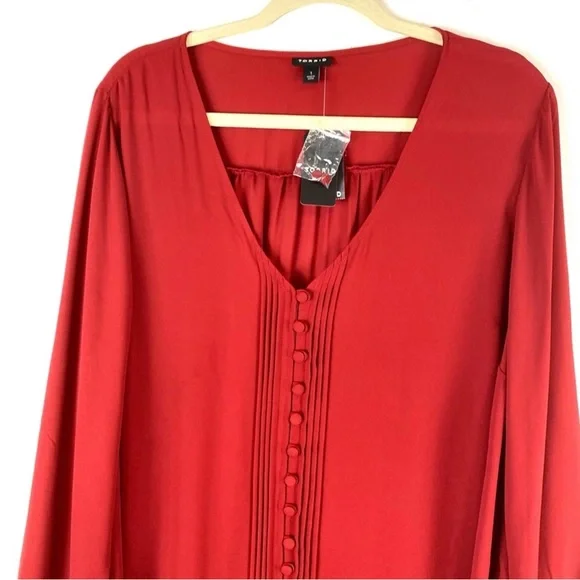 New Torrid 1X Plus Georgette Red Pintuck Button Front Blouse 18305011 - Picture 5 of 9